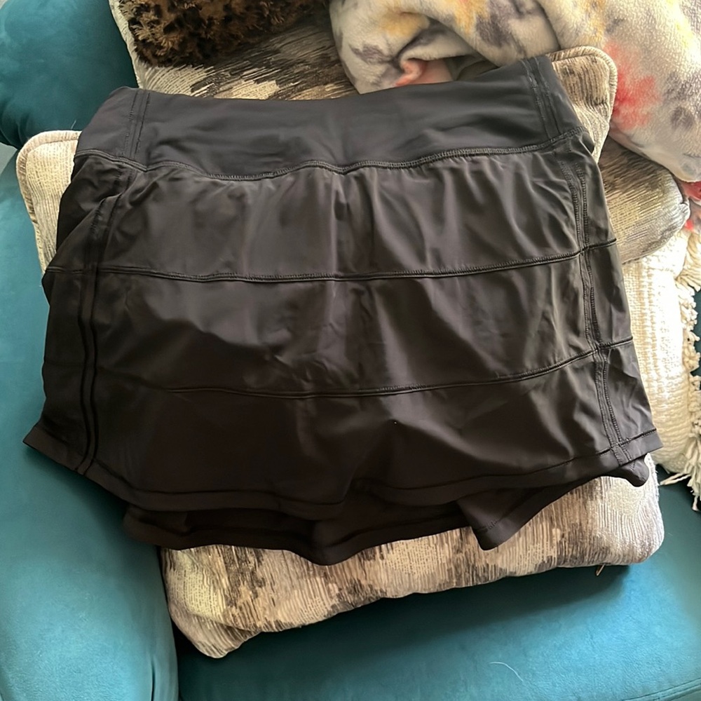 Lululemon black skirt size 4